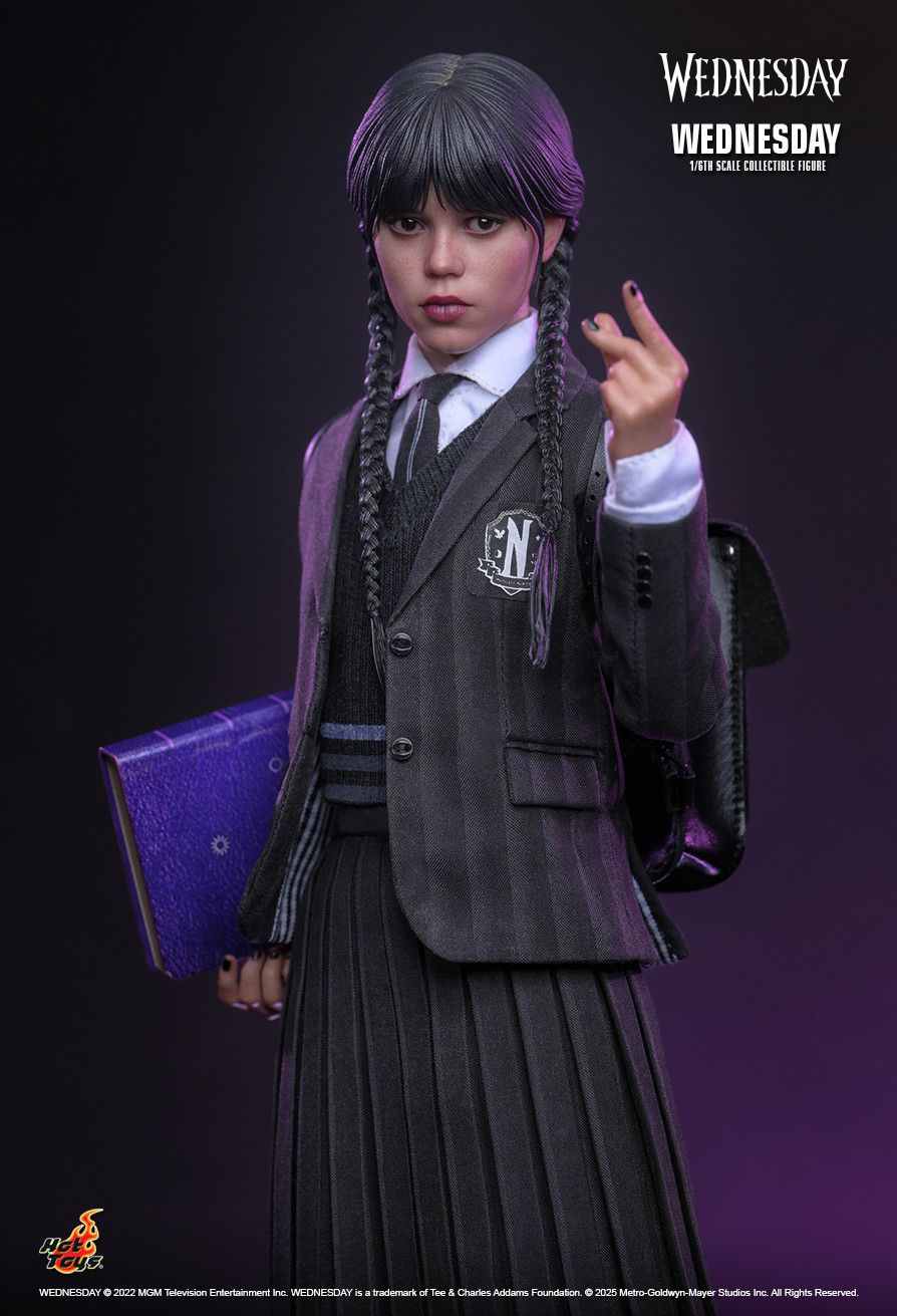 HOT TOYS NETFLIX WEDNESDAY JENNA ORTEGA TMS135