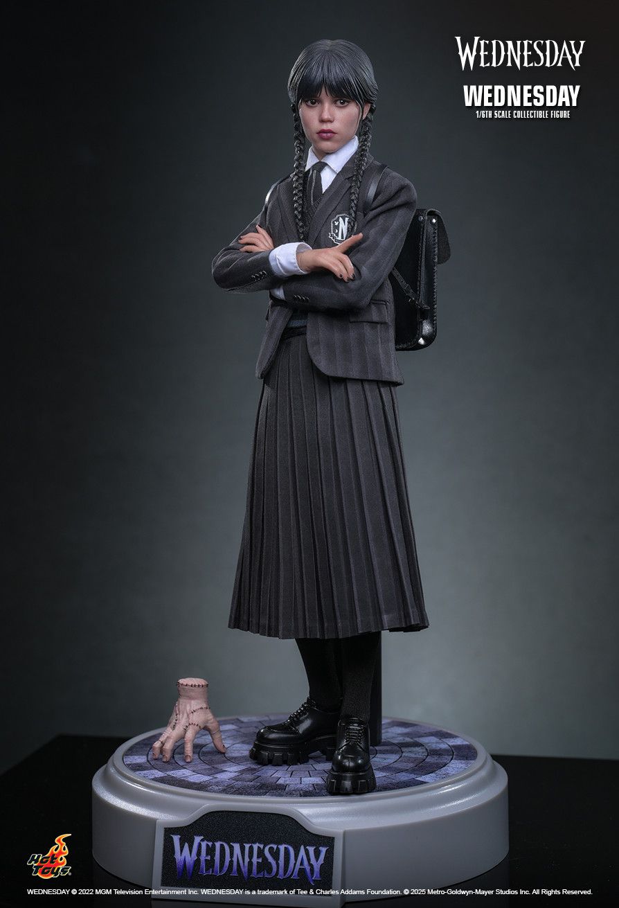 HOT TOYS NETFLIX WEDNESDAY JENNA ORTEGA TMS135