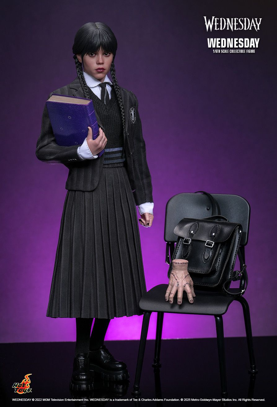 HOT TOYS NETFLIX WEDNESDAY JENNA ORTEGA TMS135