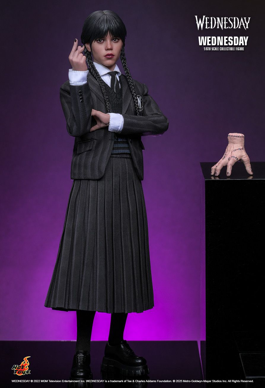 HOT TOYS NETFLIX WEDNESDAY JENNA ORTEGA TMS135