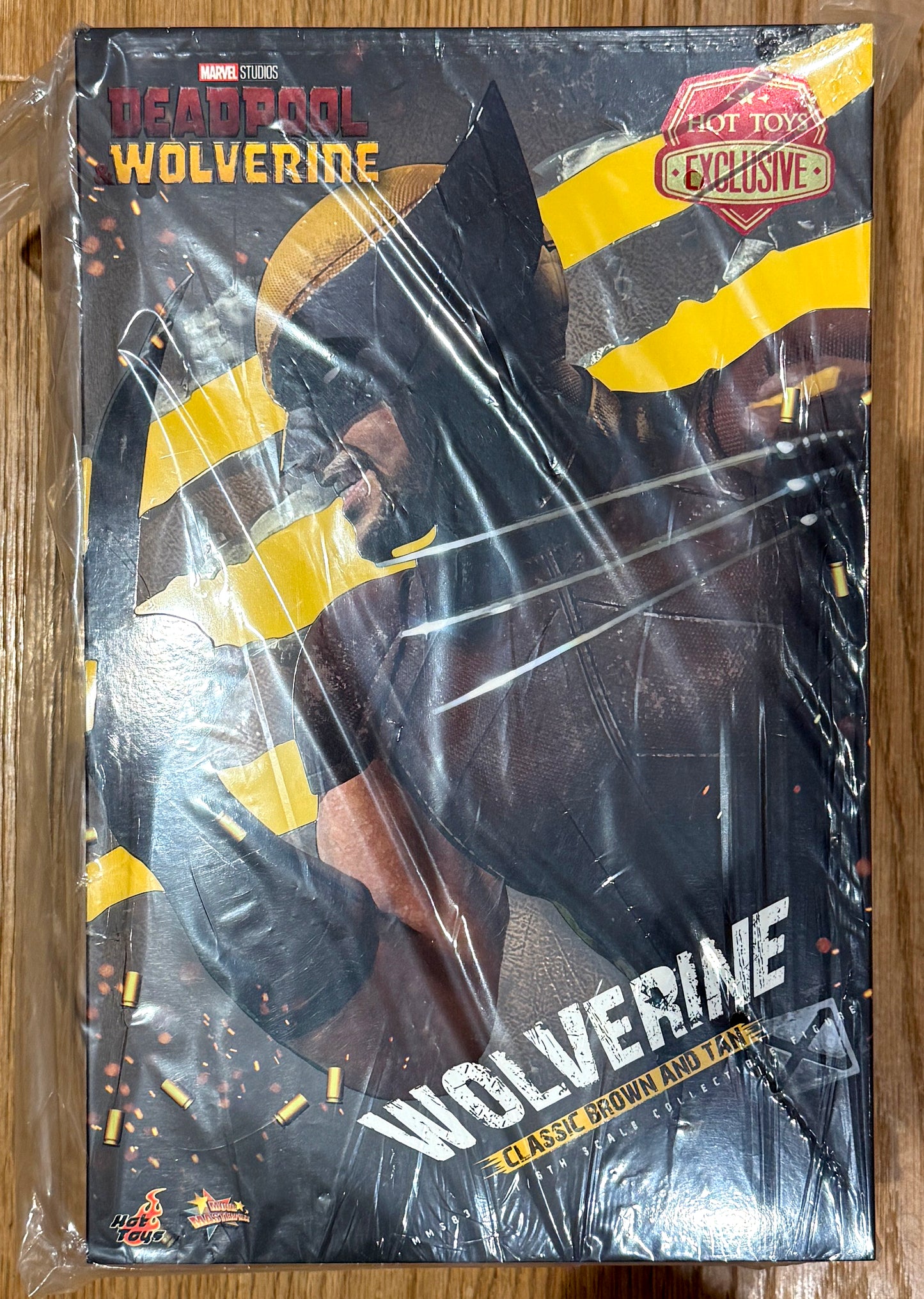 HOT TOYS DEADPOOL & WOLVERINE CLASSIC BROWN TAN SUIT MMS831