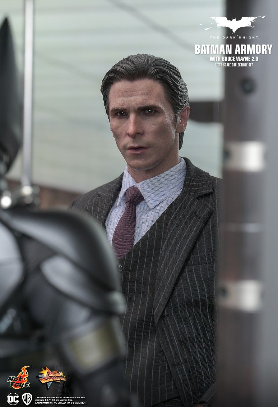 HOT TOYS BATMAN THE DARK KNIGHT ARMORY WITH BRUCE WAYNE 2.0 MMS750