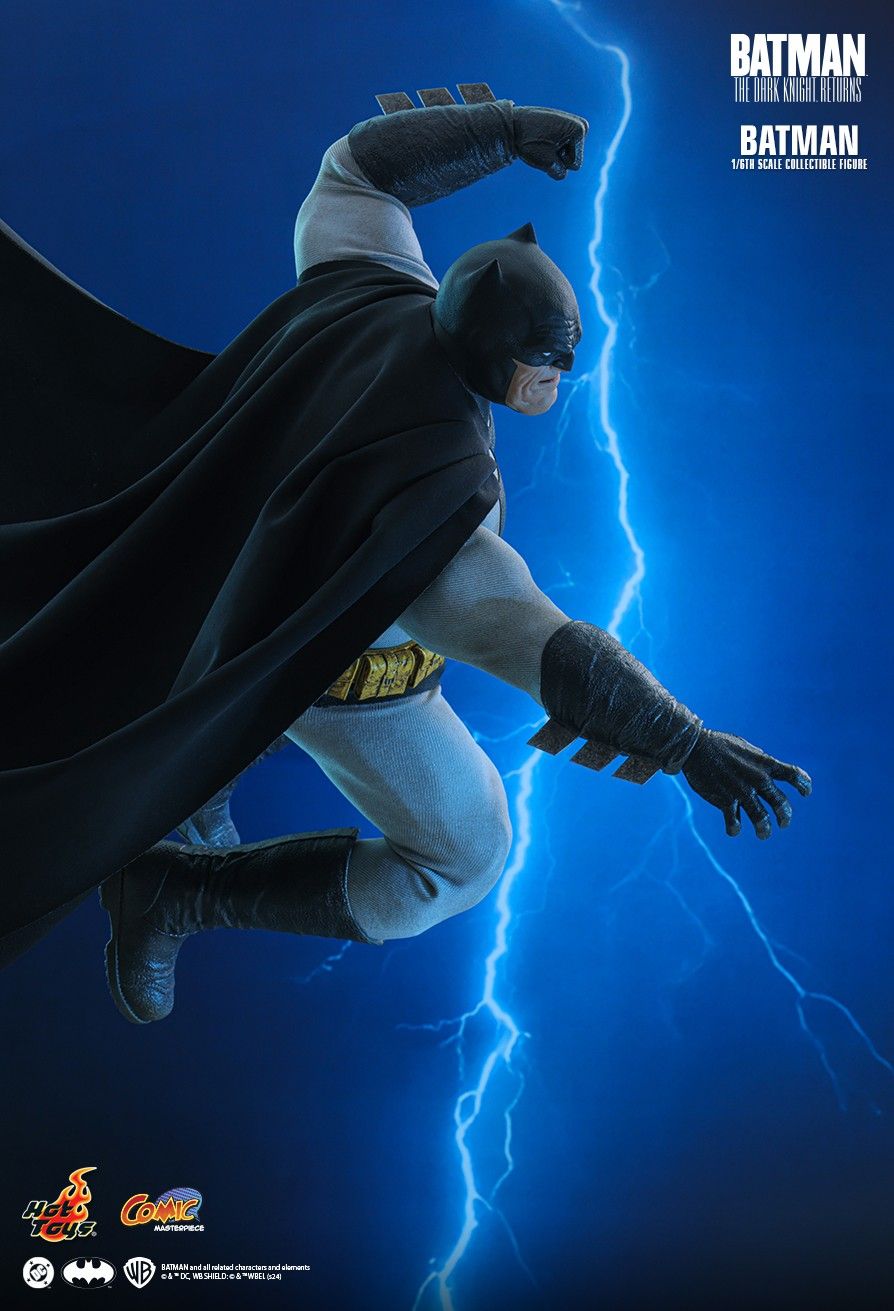 HOT TOYS DC COMICS BATMAN THE DARK KNIGHT RETURNS CMS024