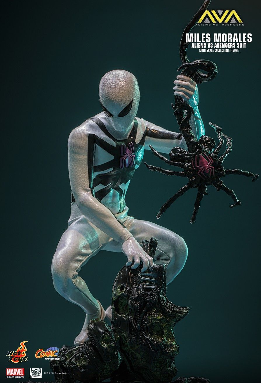 HOT TOYS ALIENS VS AVENGERS MILES MORALES AVA SUIT CMS027