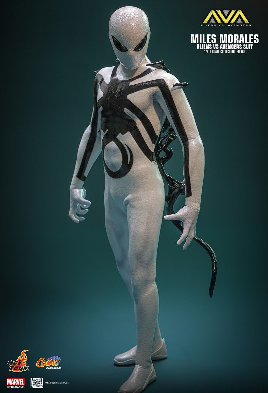 HOT TOYS ALIENS VS AVENGERS MILES MORALES AVA SUIT CMS027